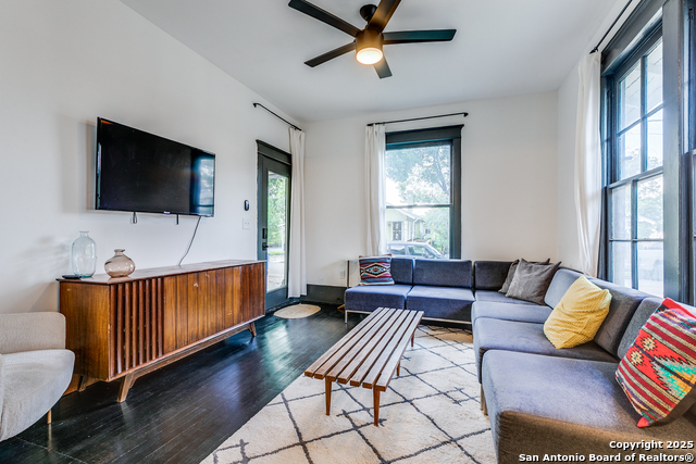 Listing photo id 9 for 137 Panama Ave