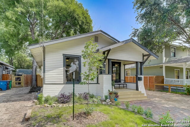 Listing photo id 0 for 137 Panama Ave