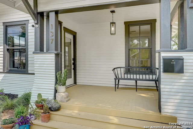 Listing photo id 1 for 137 Panama Ave