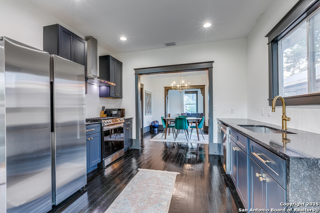 Listing photo id 4 for 137 Panama Ave