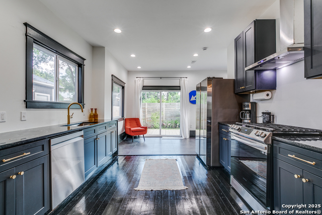 Listing photo id 5 for 137 Panama Ave