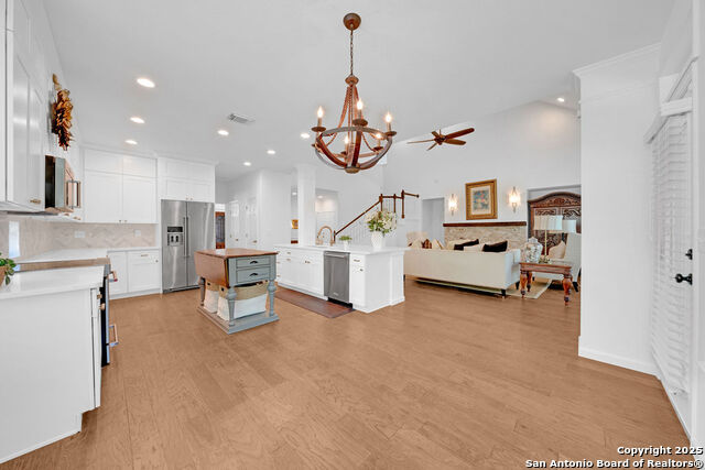 Image 18 of 34 For 19209 Fenwick Crest