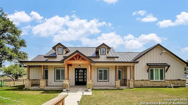 Listing photo id 0 for 976 County Road 7718