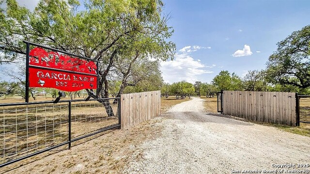 Listing photo id 46 for 976 County Road 7718