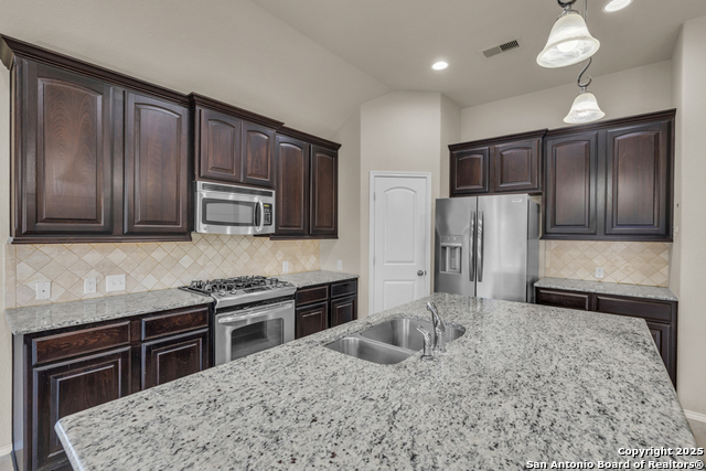 Image 22 of 46 For 556 Oak Cascade