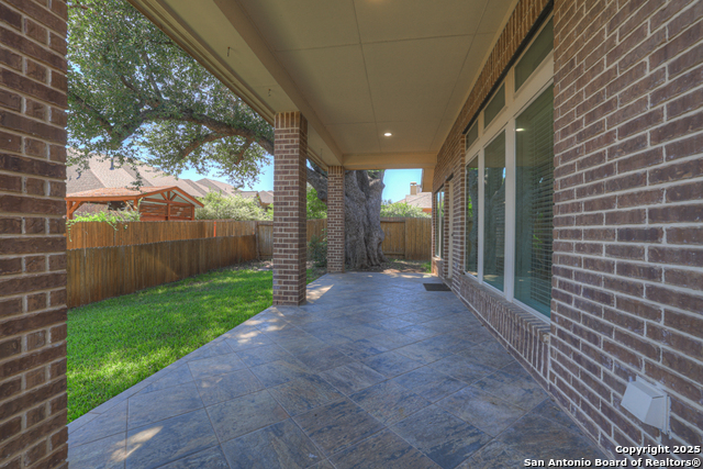 Image 42 of 46 For 556 Oak Cascade