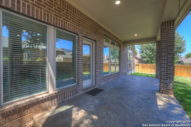 Image 43 of 46 For 556 Oak Cascade