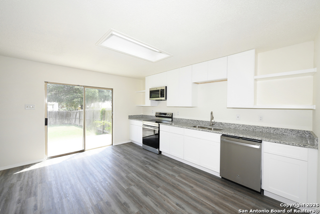 Image 10 of 26 For 8302 Morning Grove