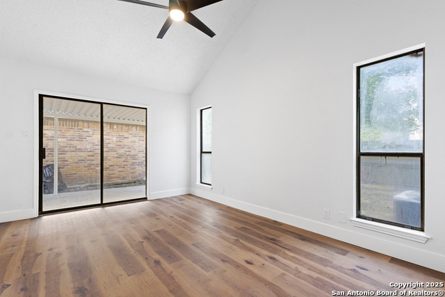 Image 12 of 21 For 3042 Wood Cir