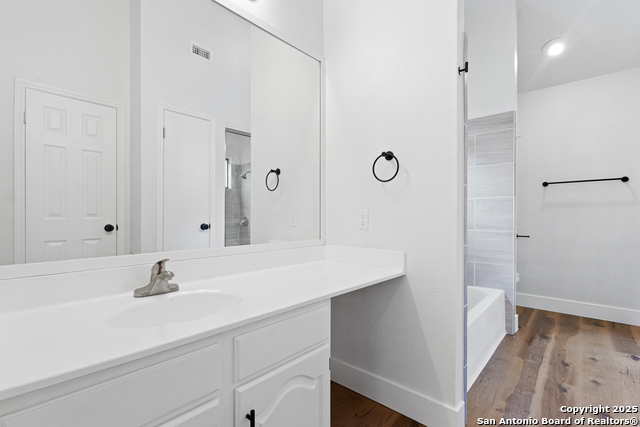 Image 13 of 21 For 3042 Wood Cir