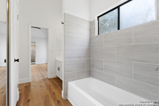 Image 14 of 21 For 3042 Wood Cir