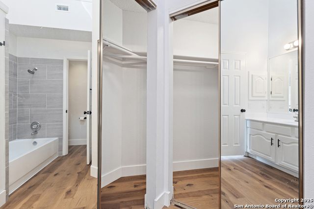 Image 19 of 21 For 3042 Wood Cir