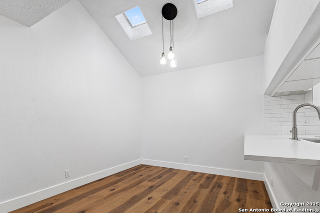 Image 7 of 21 For 3042 Wood Cir