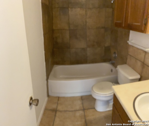 Image 4 of 13 For 5711 Lochmoor