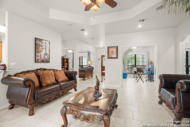 Image 13 of 35 For 205 Oak Hollow Dr