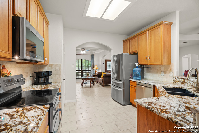 Image 14 of 35 For 205 Oak Hollow Dr