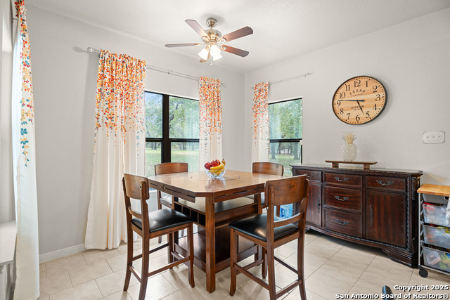 Image 16 of 35 For 205 Oak Hollow Dr