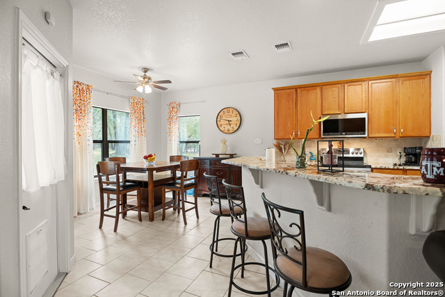 Image 17 of 35 For 205 Oak Hollow Dr