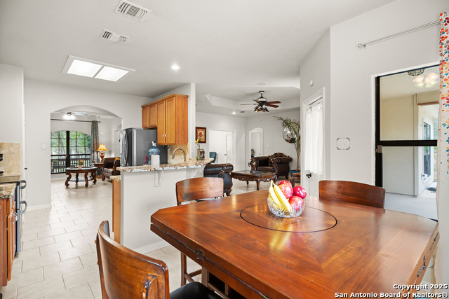 Image 18 of 35 For 205 Oak Hollow Dr