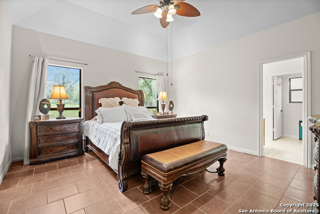 Image 19 of 35 For 205 Oak Hollow Dr