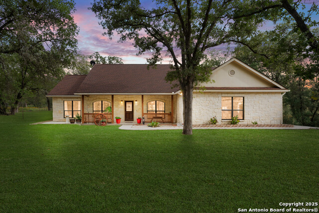 Image 2 of 35 For 205 Oak Hollow Dr