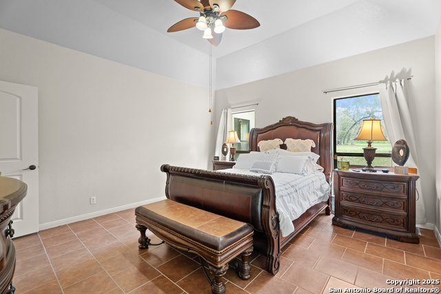 Image 20 of 35 For 205 Oak Hollow Dr