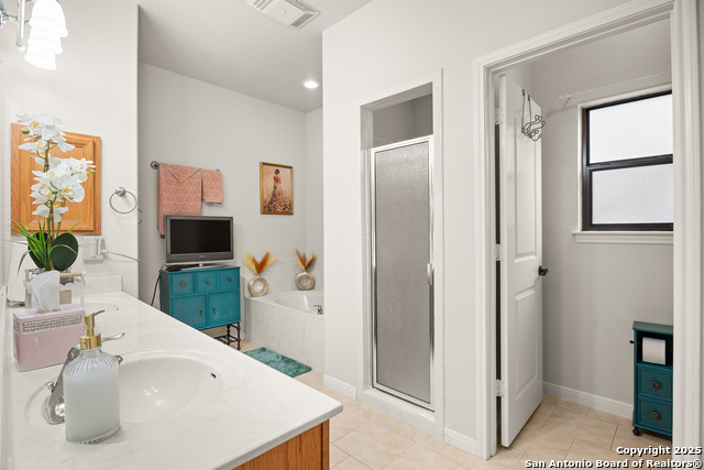 Image 21 of 35 For 205 Oak Hollow Dr