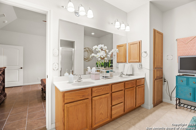 Image 22 of 35 For 205 Oak Hollow Dr