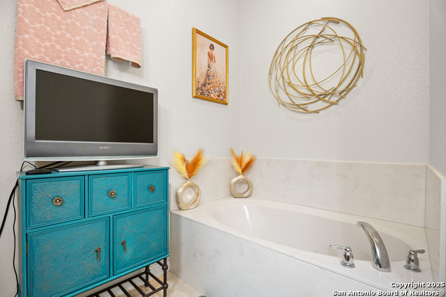 Image 23 of 35 For 205 Oak Hollow Dr