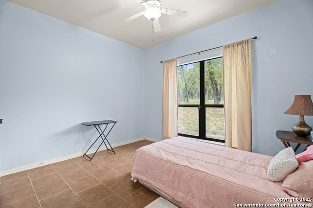 Image 25 of 35 For 205 Oak Hollow Dr