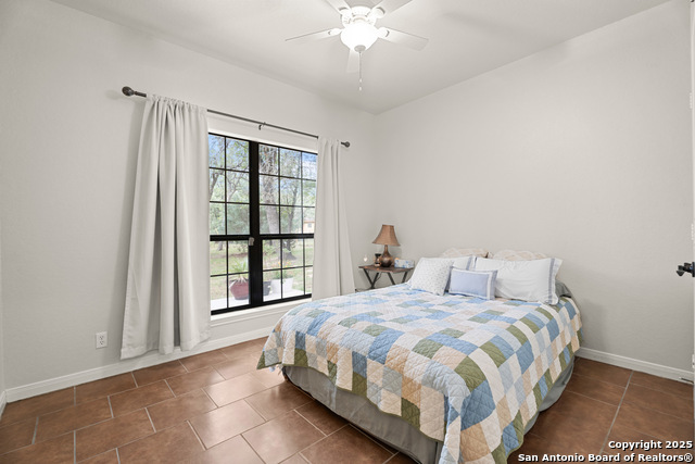 Image 26 of 35 For 205 Oak Hollow Dr