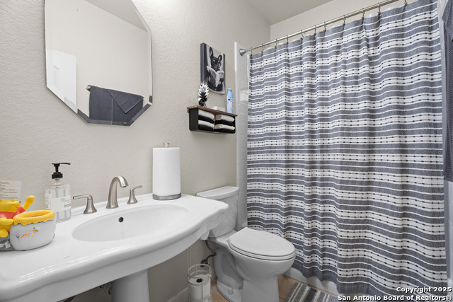 Image 27 of 35 For 205 Oak Hollow Dr