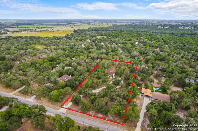 Image 31 of 35 For 205 Oak Hollow Dr