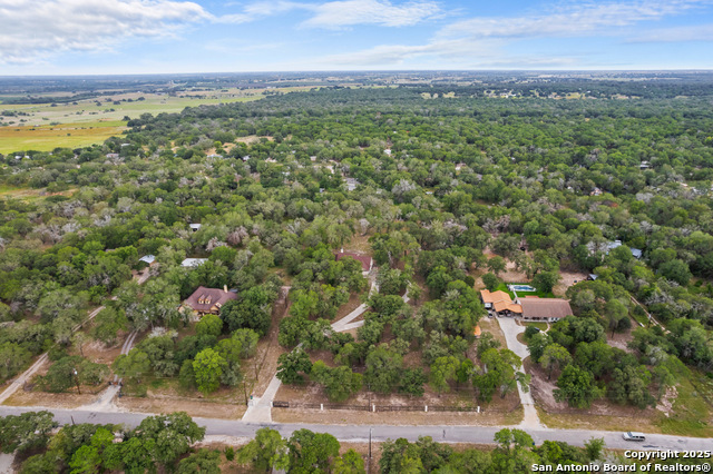 Image 32 of 35 For 205 Oak Hollow Dr