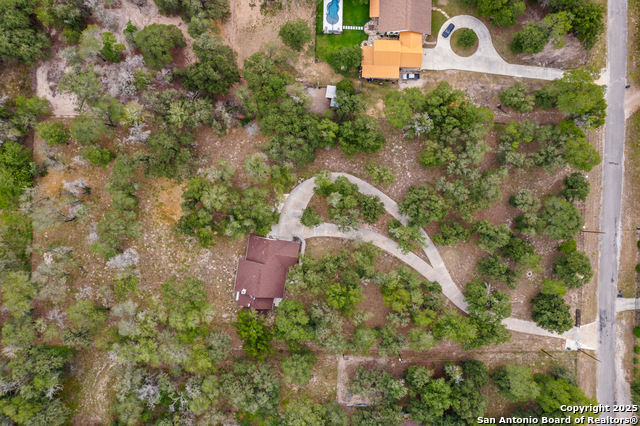 Image 33 of 35 For 205 Oak Hollow Dr