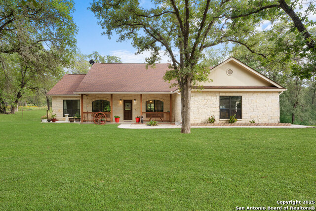 Image 4 of 35 For 205 Oak Hollow Dr