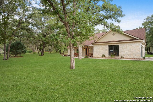 Image 5 of 35 For 205 Oak Hollow Dr