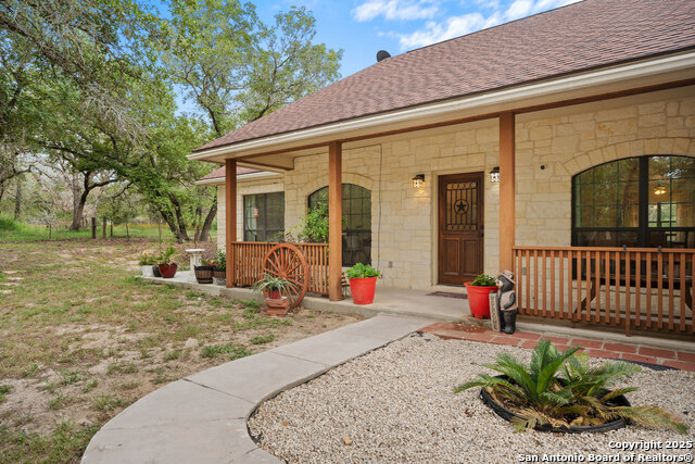 Image 6 of 35 For 205 Oak Hollow Dr