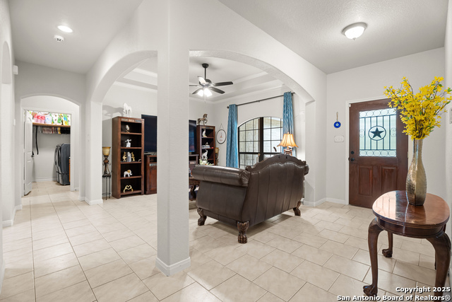 Image 7 of 35 For 205 Oak Hollow Dr