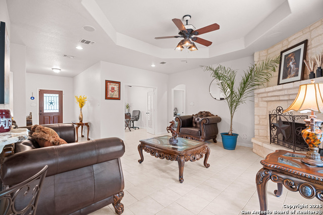 Image 8 of 35 For 205 Oak Hollow Dr