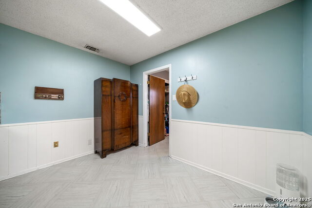 Listing photo id 12 for 8350 Windway