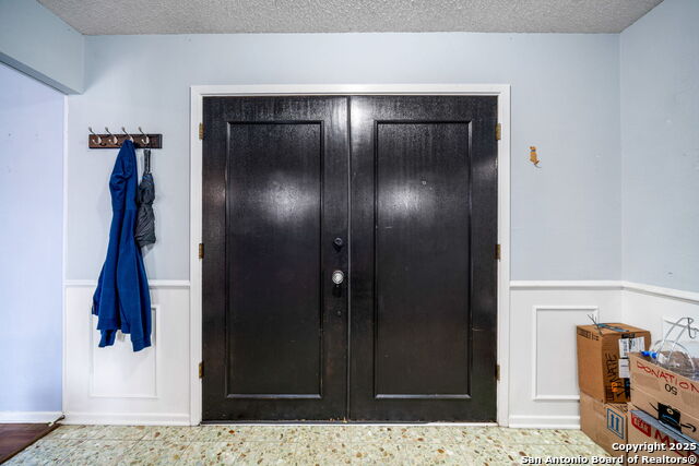 Listing photo id 2 for 8350 Windway