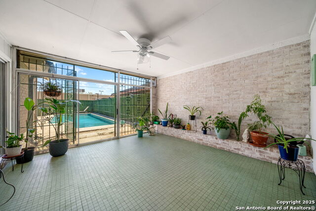 Listing photo id 5 for 8350 Windway