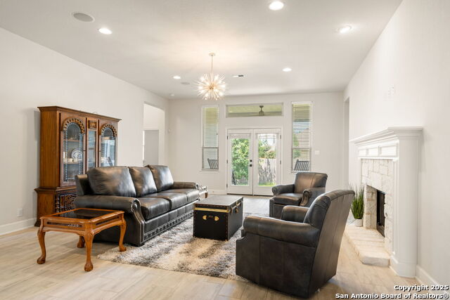 Listing photo id 4 for 122 Noble Woods