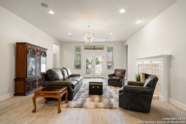 Listing photo id 5 for 122 Noble Woods