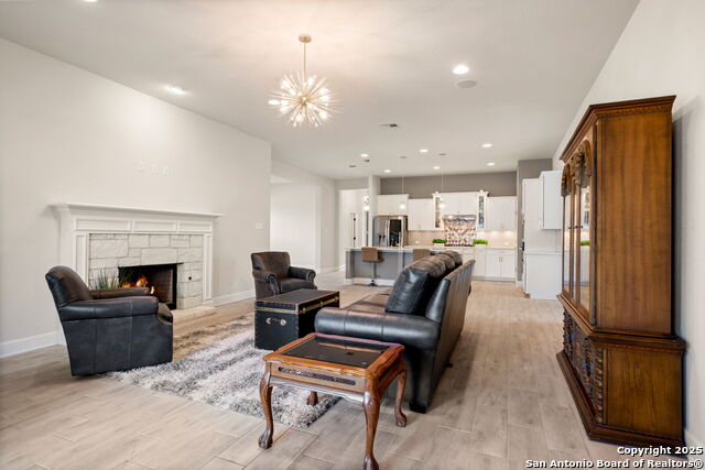 Listing photo id 7 for 122 Noble Woods