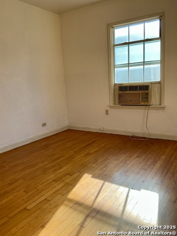Listing photo id 11 for 310 Marquette