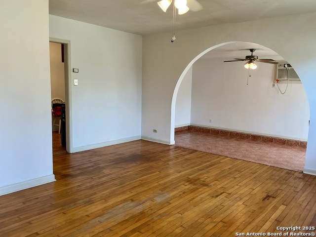 Listing photo id 2 for 310 Marquette