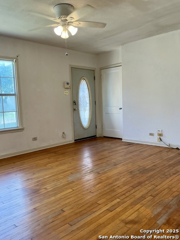 Listing photo id 5 for 310 Marquette