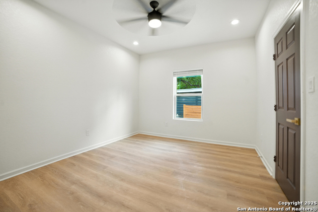 Image 22 of 34 For 2731 Houston E